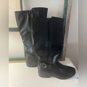 Women’s Sz 9 wide calf boots